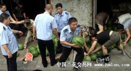 孩子啊,妈去街上卖点山竹,挣完钱了给你买点肉