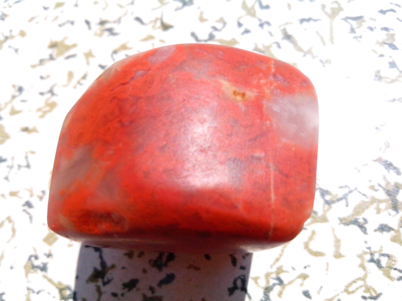 红色蛋白石