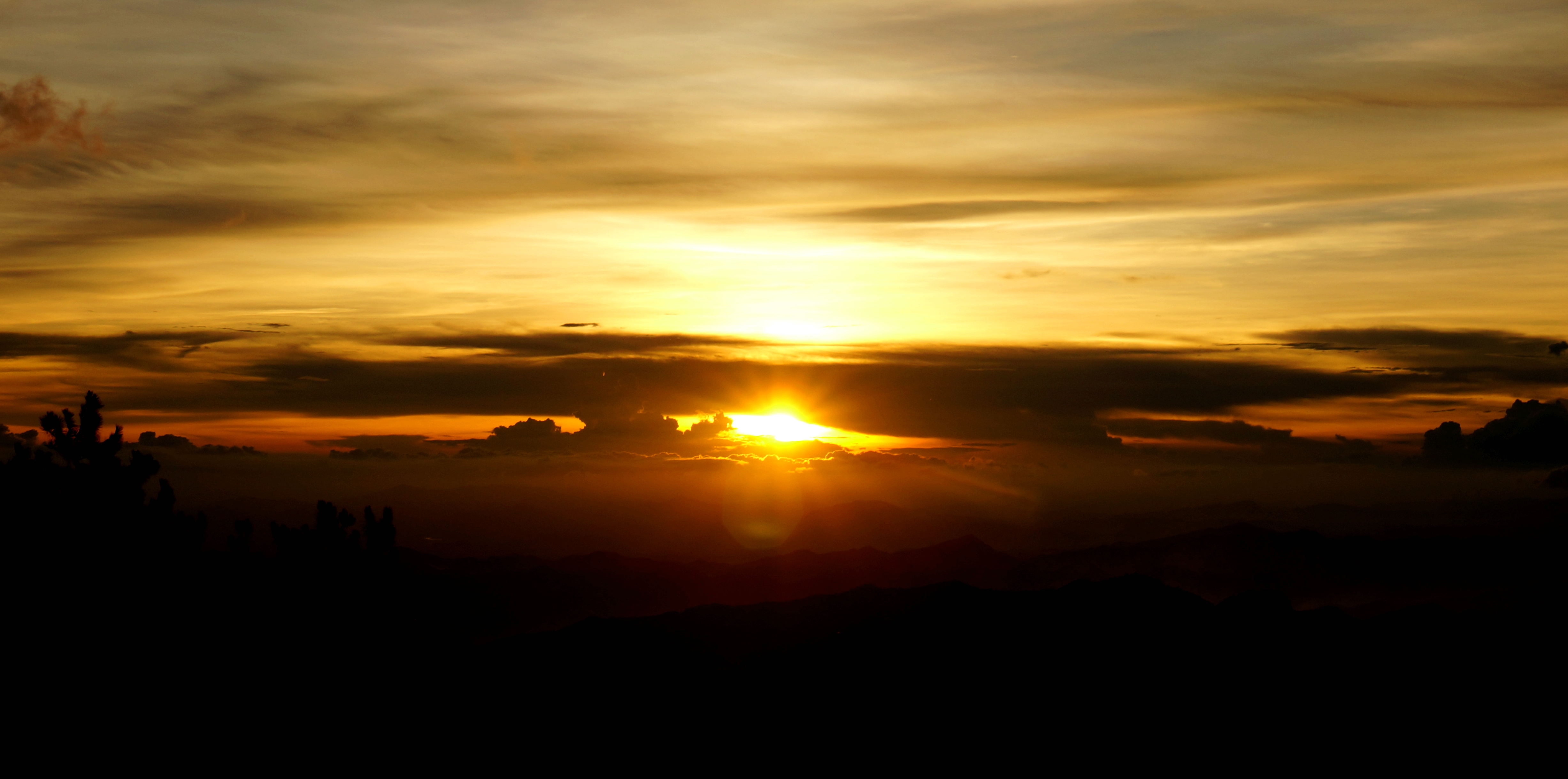 夕阳山外山